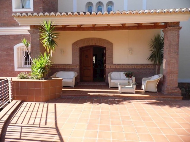 4 makuuhuone Huvila myytävänä paikassa Nerja mukana uima-altaan - 3 000 000 € (Ref: 3600951)