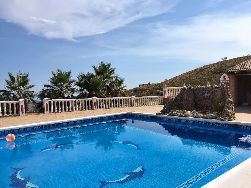 4 soveværelse Finca/Landehus til salg i Sedella med swimmingpool - € 470.000 (Ref: 4166756)