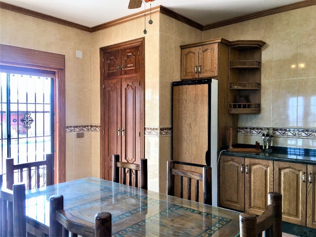 4 soveværelse Finca/Landehus til salg i Sedella med swimmingpool - € 470.000 (Ref: 4166756)