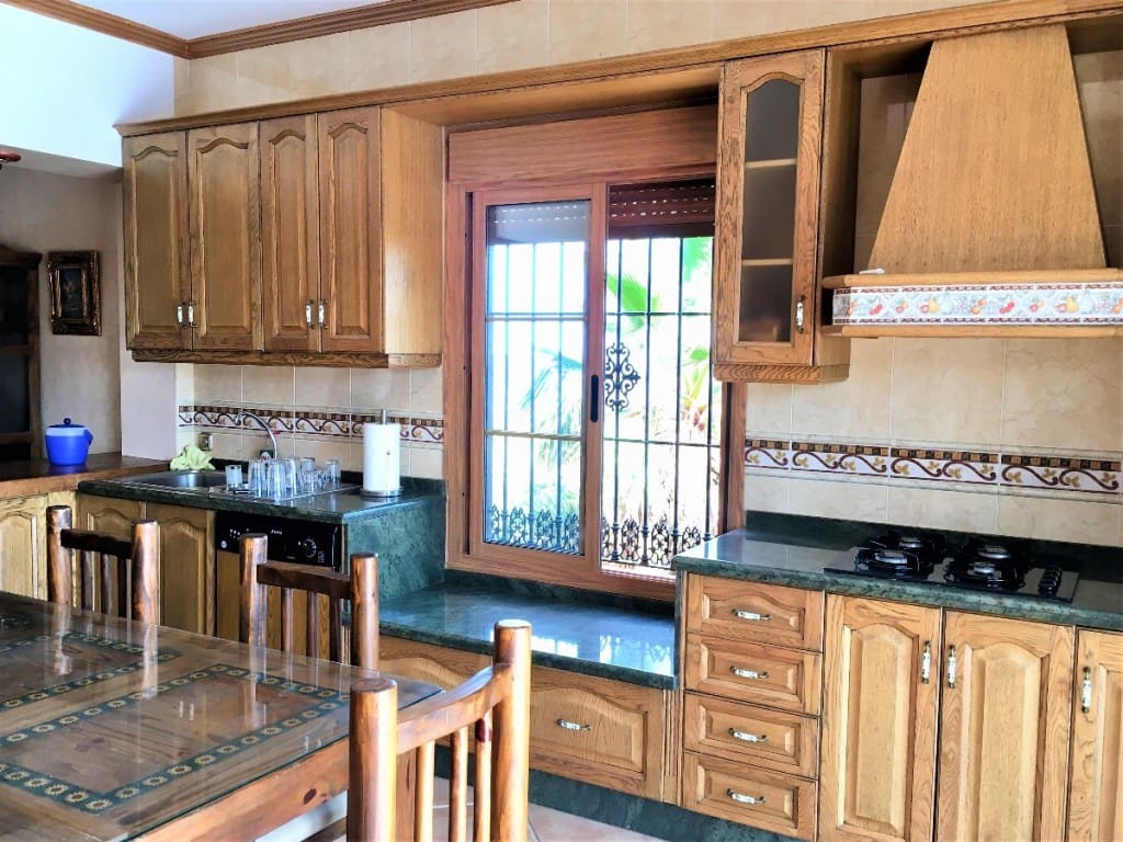 4 soveværelse Finca/Landehus til salg i Sedella med swimmingpool - € 470.000 (Ref: 4166756)