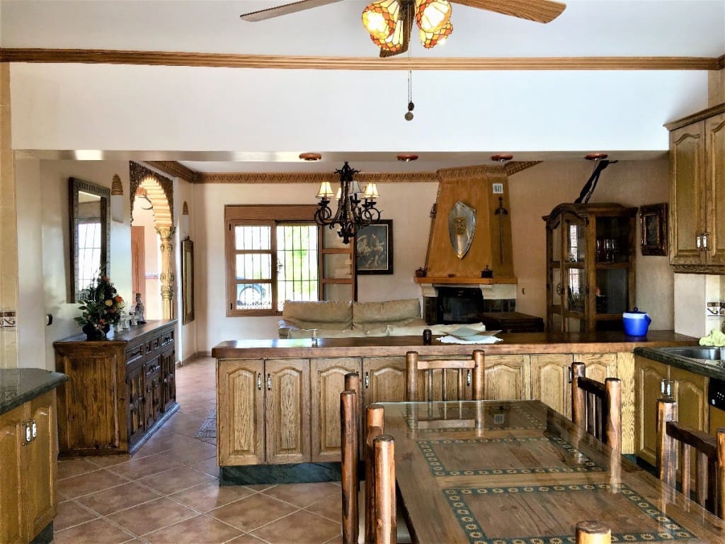 4 soveværelse Finca/Landehus til salg i Sedella med swimmingpool - € 470.000 (Ref: 4166756)