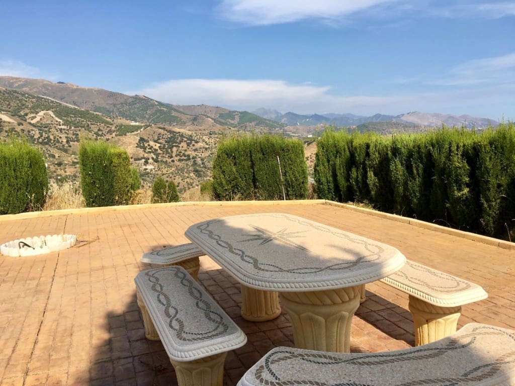 4 soveværelse Finca/Landehus til salg i Sedella med swimmingpool - € 470.000 (Ref: 4166756)