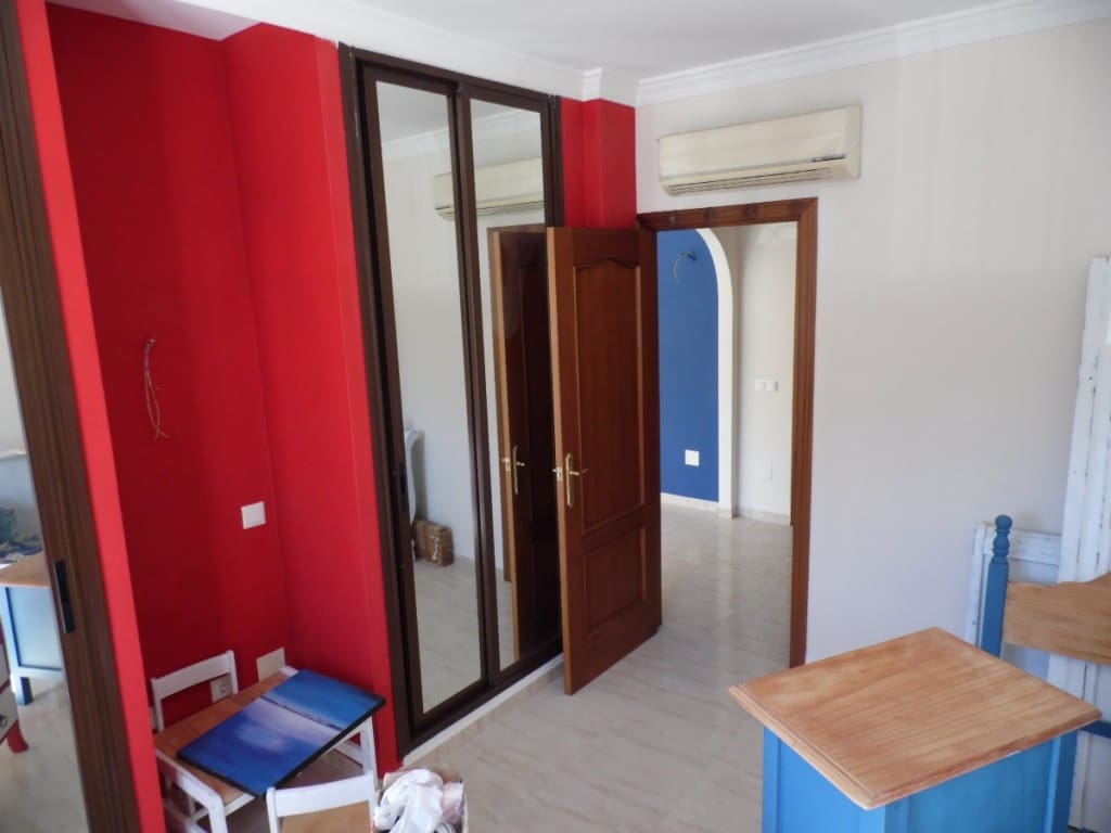 9 soveværelse Byhus til salg i Algarrobo - € 472.500 (Ref: 4194934)