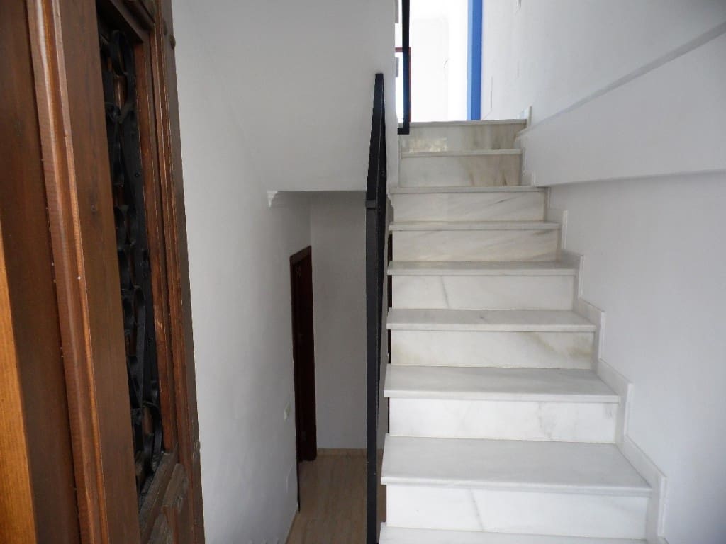 9 soveværelse Byhus til salg i Algarrobo - € 472.500 (Ref: 4194934)