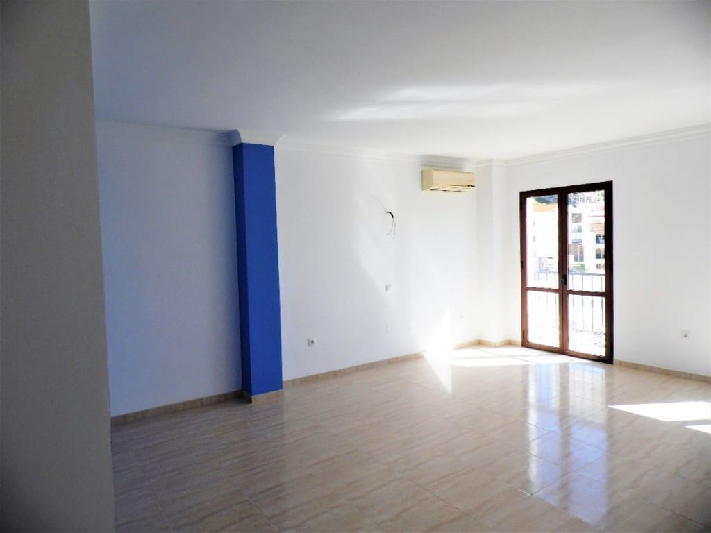 9 soveværelse Byhus til salg i Algarrobo - € 472.500 (Ref: 4194934)