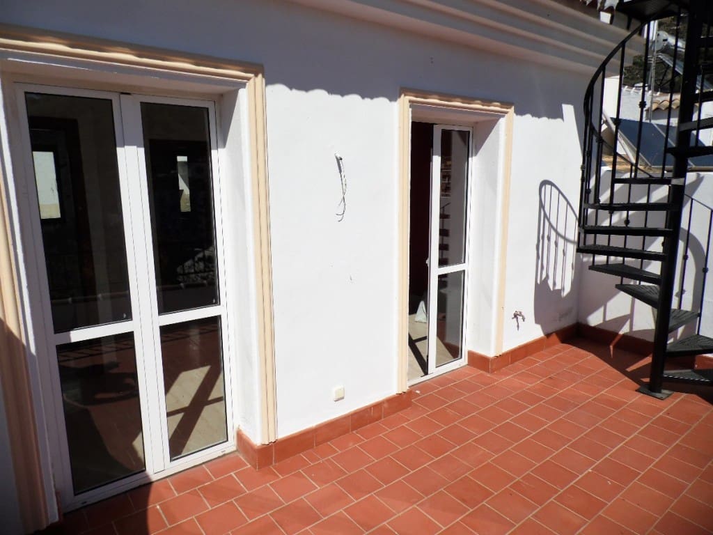 9 soveværelse Byhus til salg i Algarrobo - € 472.500 (Ref: 4194934)