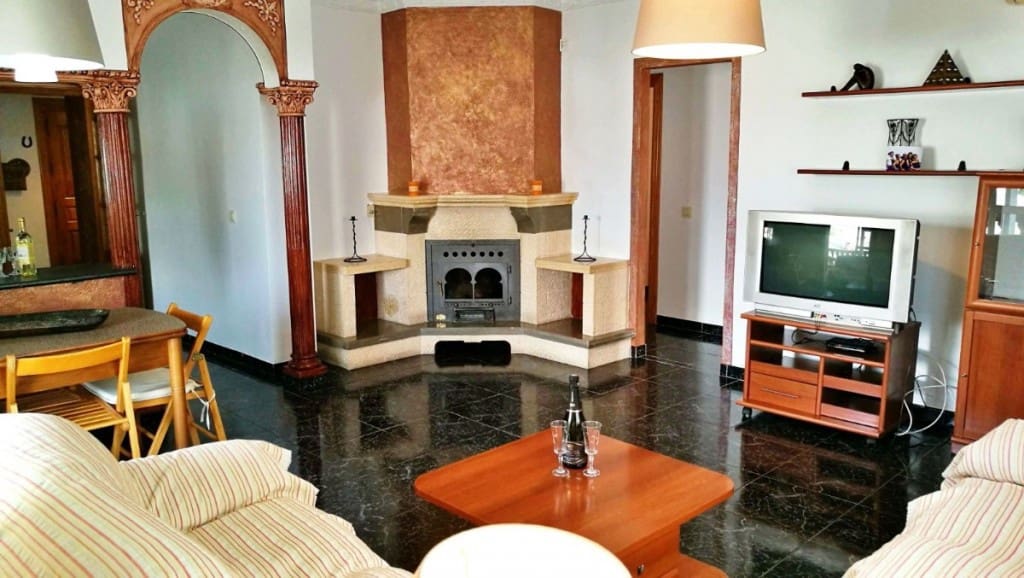 4 soveværelse Semi-Rækkehus til salg i Competa med garage - € 262.500 (Ref: 5610283)