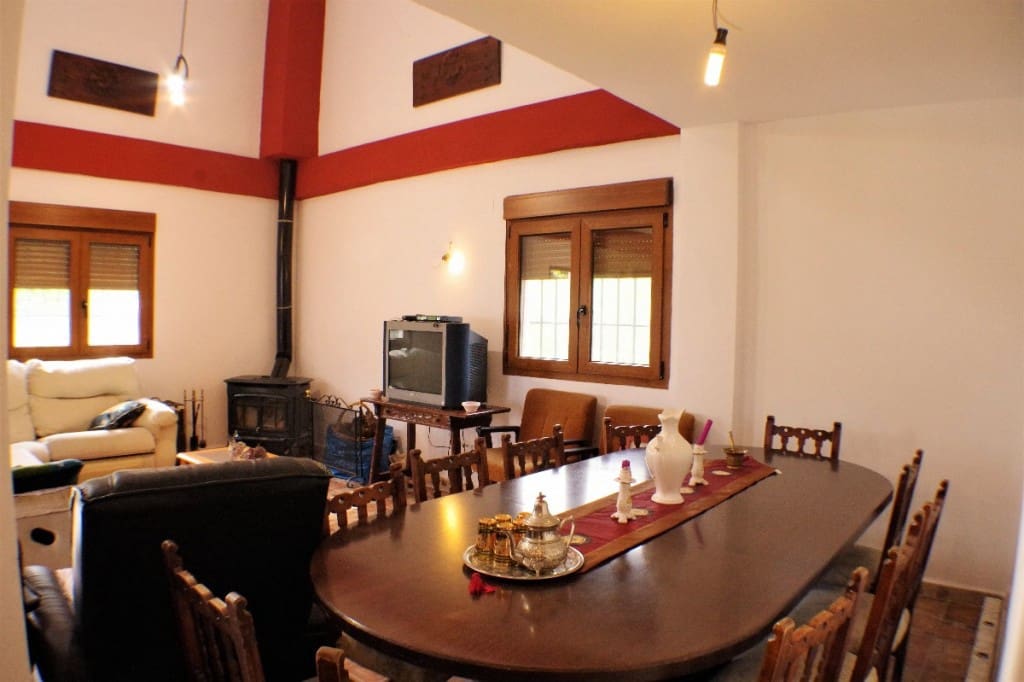 4 soveværelse Finca/Landehus til salg i Alcaucin - € 250.000 (Ref: 6050379)