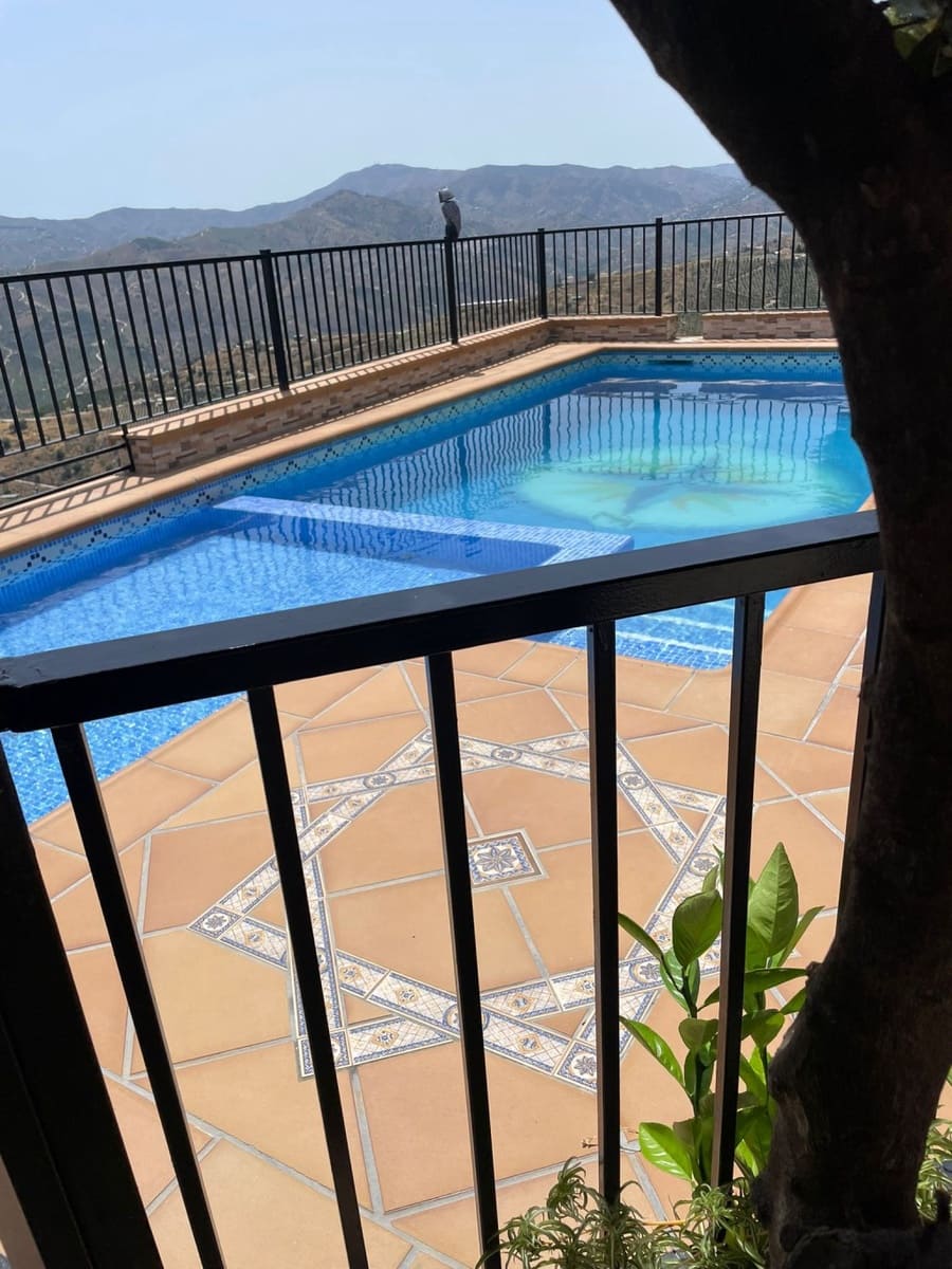 2 soveværelse Finca/Landehus til salg i Vinuela med swimmingpool - € 273.000 (Ref: 6483331)