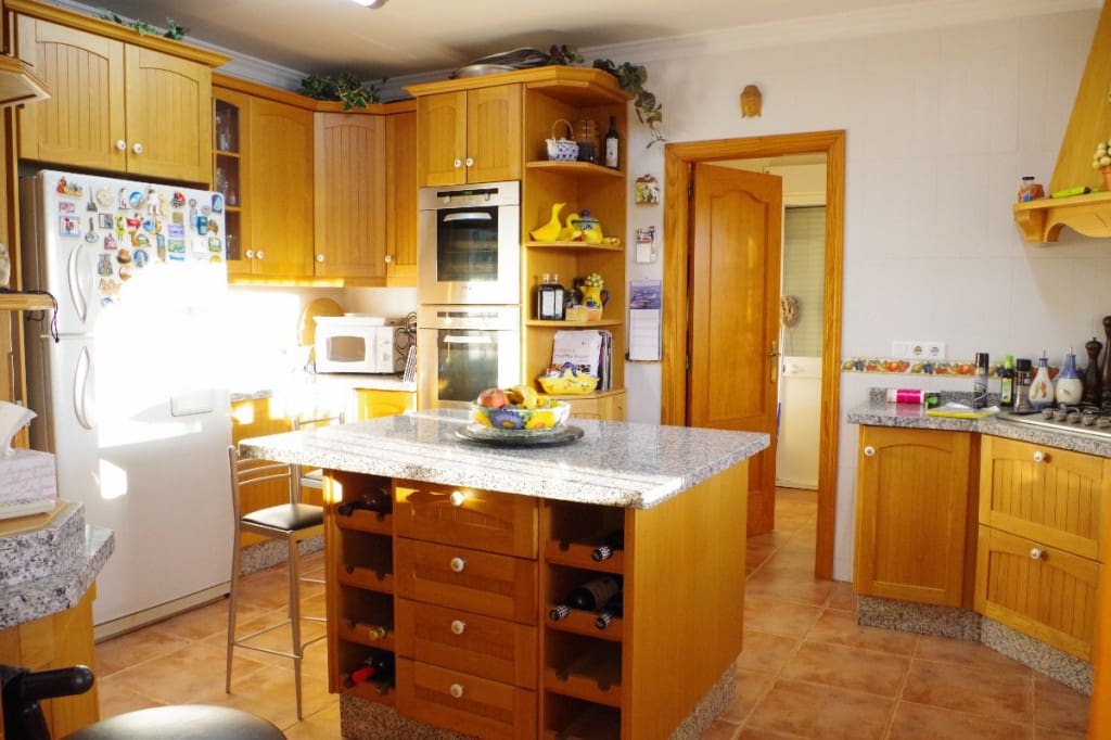 5 soveværelse Finca/Landehus til salg i Alcaucin med swimmingpool - € 459.000 (Ref: 6483332)