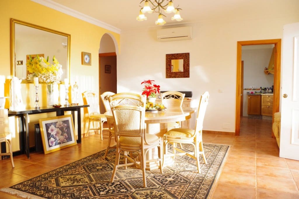 5 soveværelse Finca/Landehus til salg i Alcaucin med swimmingpool - € 459.000 (Ref: 6483332)