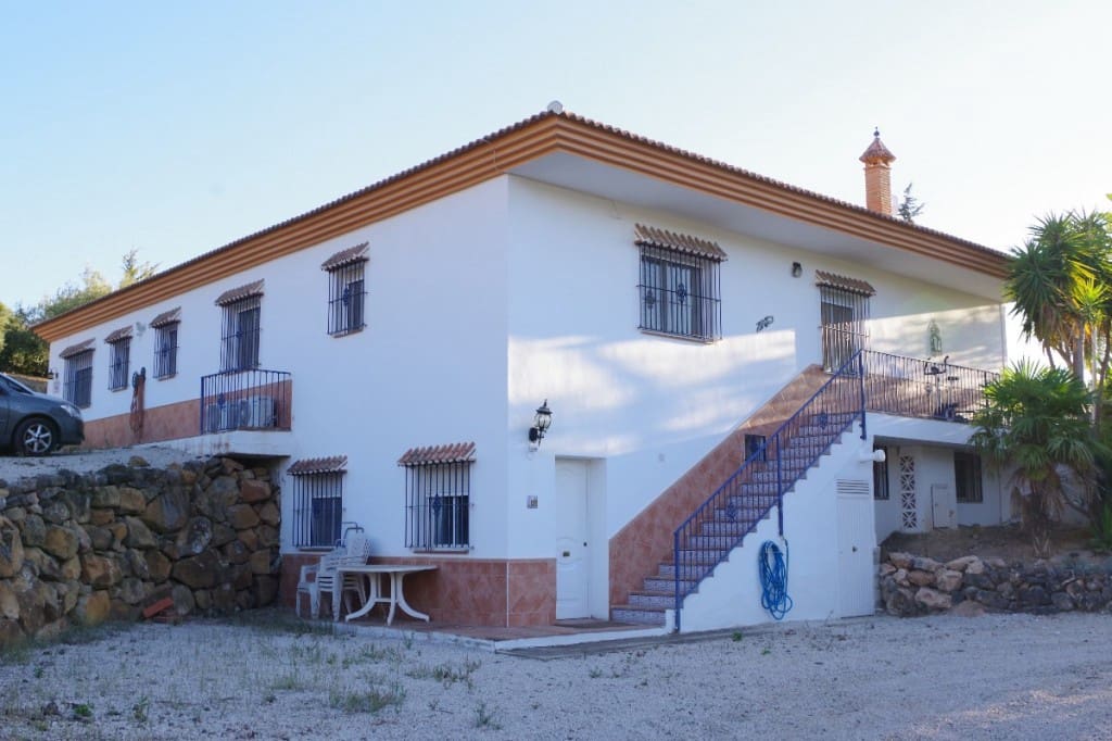 5 soveværelse Finca/Landehus til salg i Alcaucin med swimmingpool - € 459.000 (Ref: 6483332)