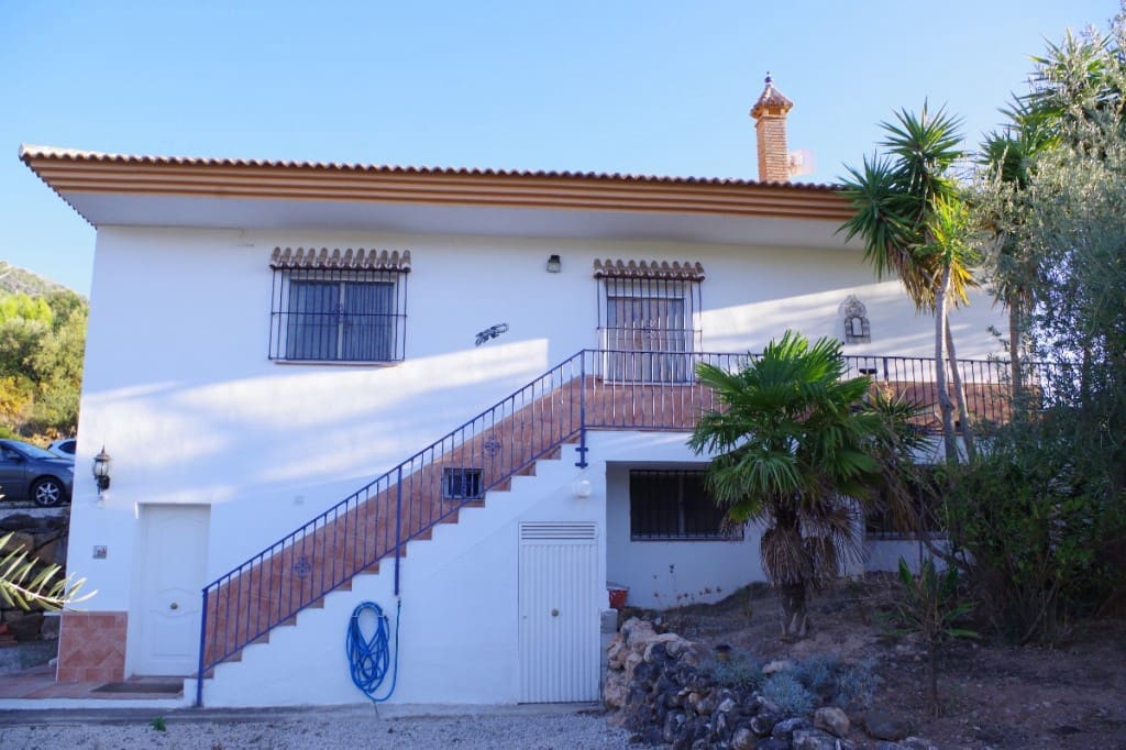 5 soveværelse Finca/Landehus til salg i Alcaucin med swimmingpool - € 459.000 (Ref: 6483332)