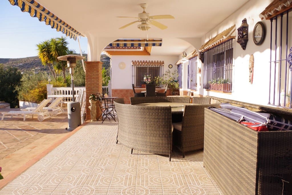 5 soveværelse Finca/Landehus til salg i Alcaucin med swimmingpool - € 459.000 (Ref: 6483332)