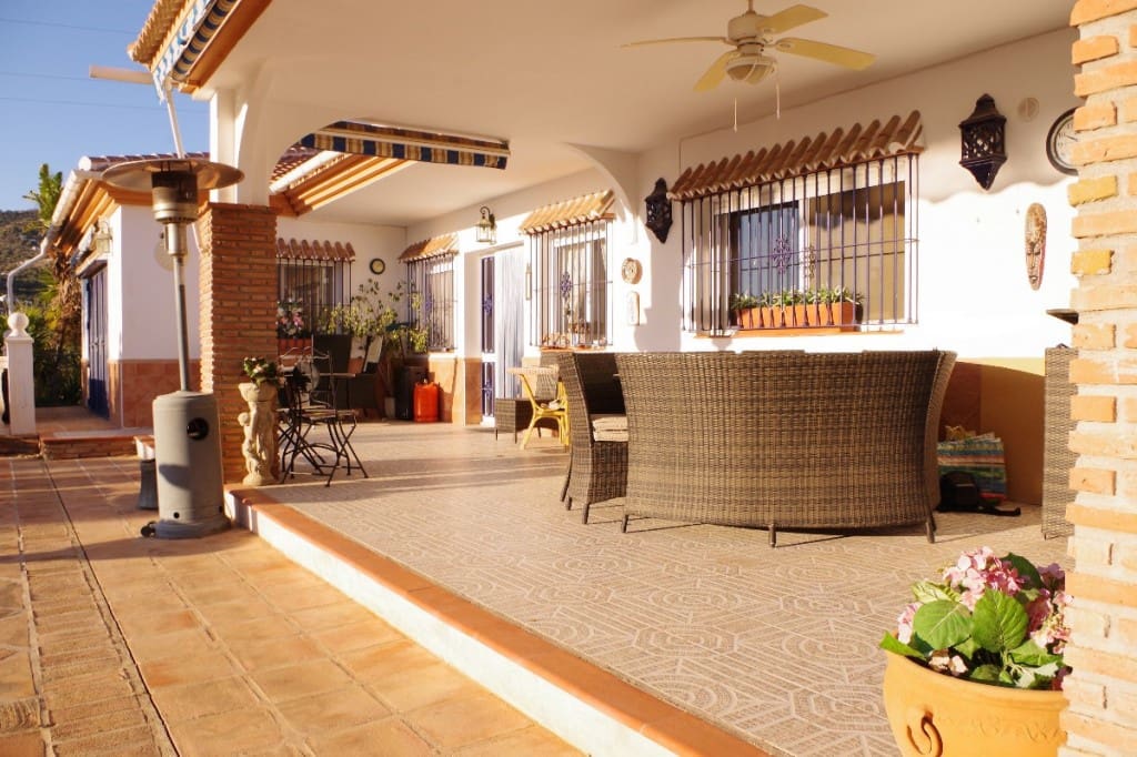 5 soveværelse Finca/Landehus til salg i Alcaucin med swimmingpool - € 459.000 (Ref: 6483332)