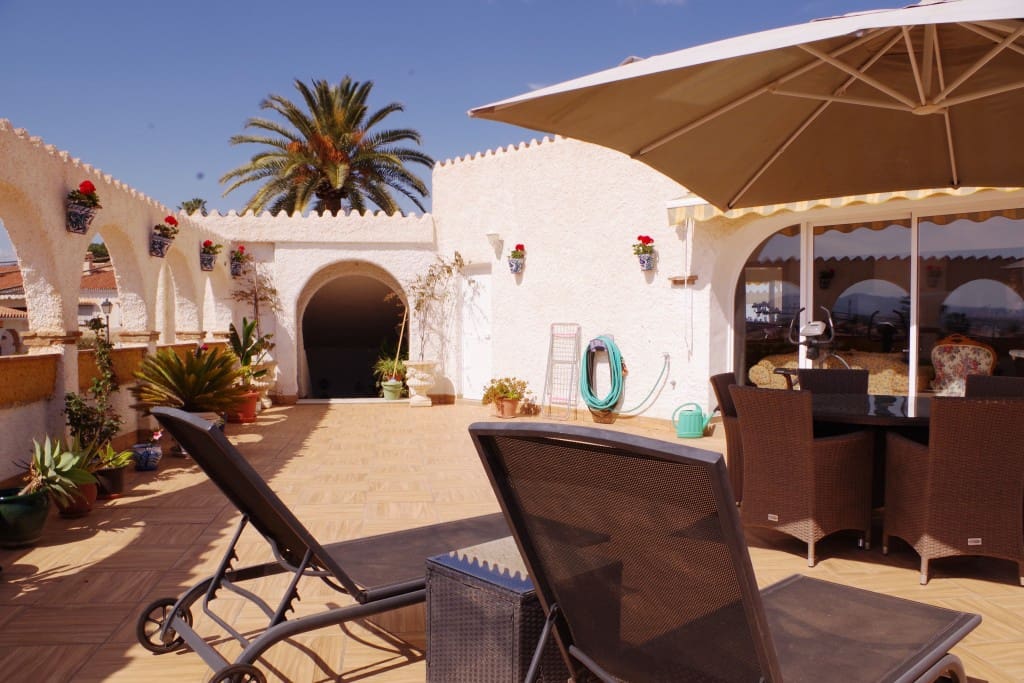 4 soveværelse Villa til salg i Caleta de Velez med swimmingpool - € 485.000 (Ref: 6794839)