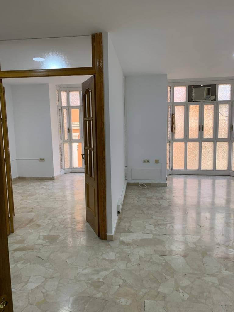 2 soveværelse Kontor til salg i Malaga by - € 330.000 (Ref: 7353114)