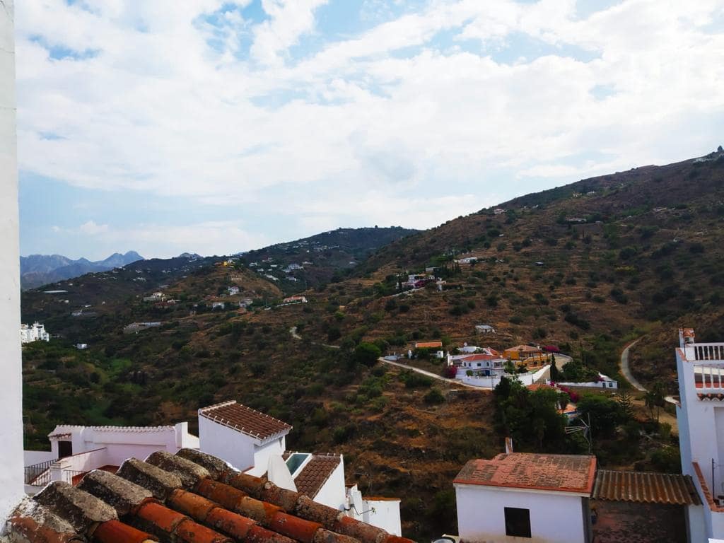 Casa de 2 habitaciones en Torrox en venta - 199.000 € (Ref: 7621756)