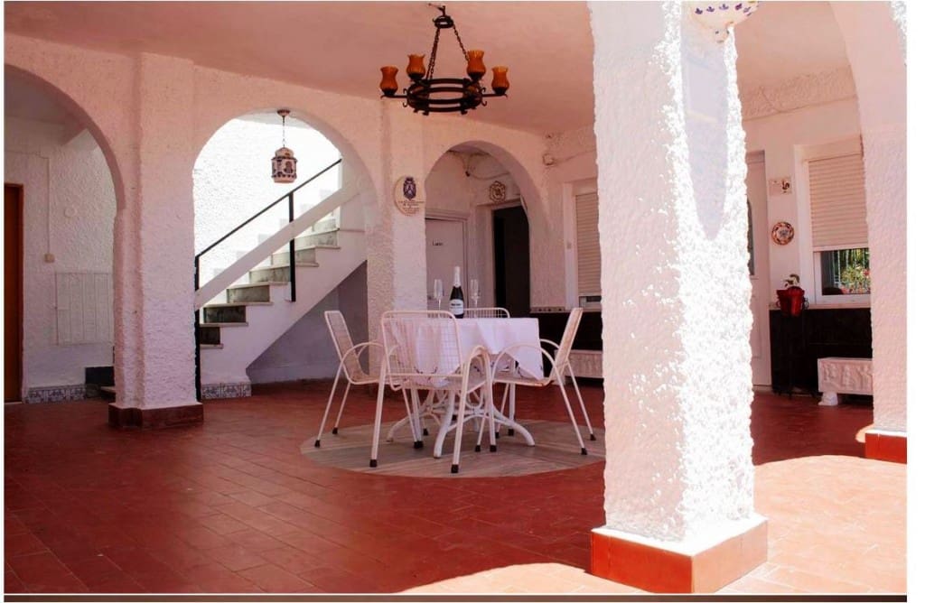 11 soveværelse Villa til salg i Caleta de Velez - € 585.000 (Ref: 7738567)