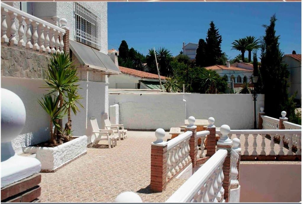 11 soveværelse Villa til salg i Caleta de Velez - € 585.000 (Ref: 7738567)