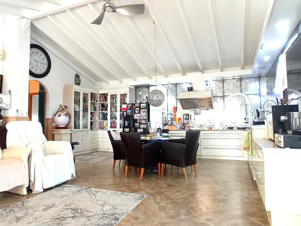 3 soveværelse Finca/Landehus til salg i Arenas med swimmingpool - € 439.000 (Ref: 7784894)