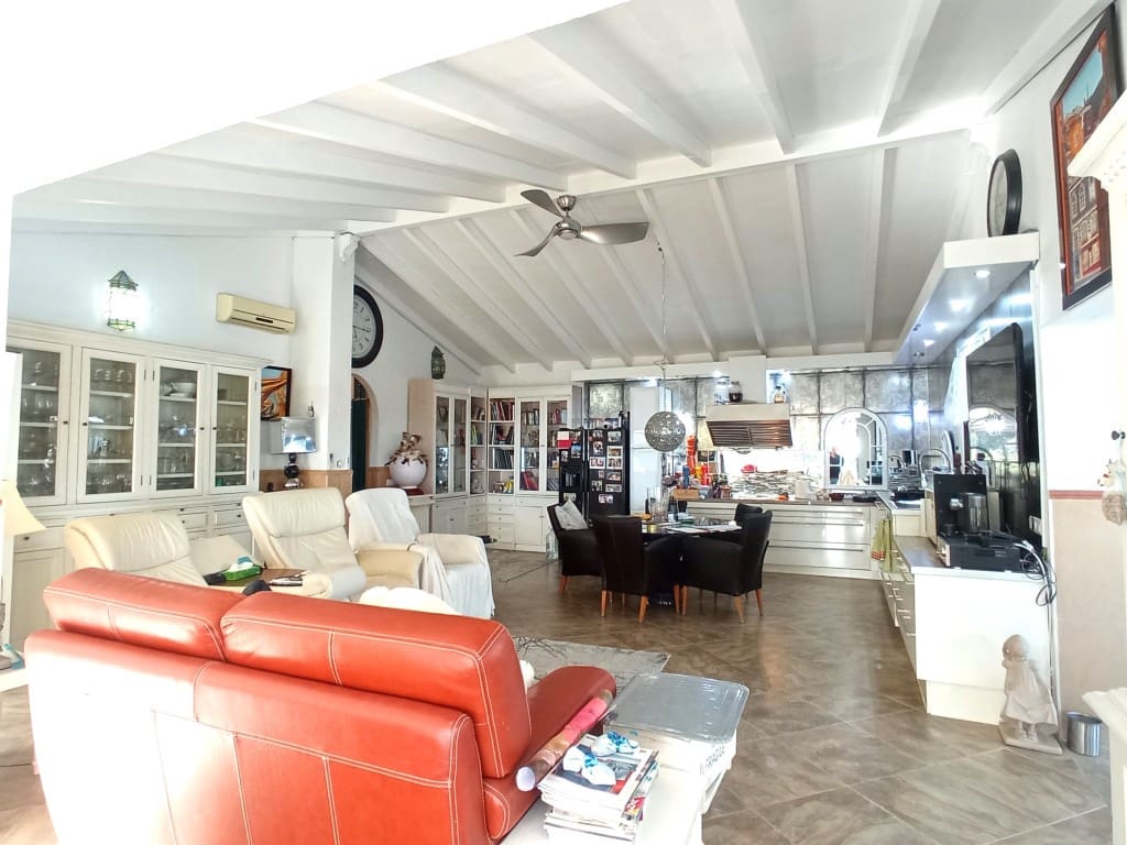 3 soveværelse Finca/Landehus til salg i Arenas med swimmingpool - € 439.000 (Ref: 7784894)