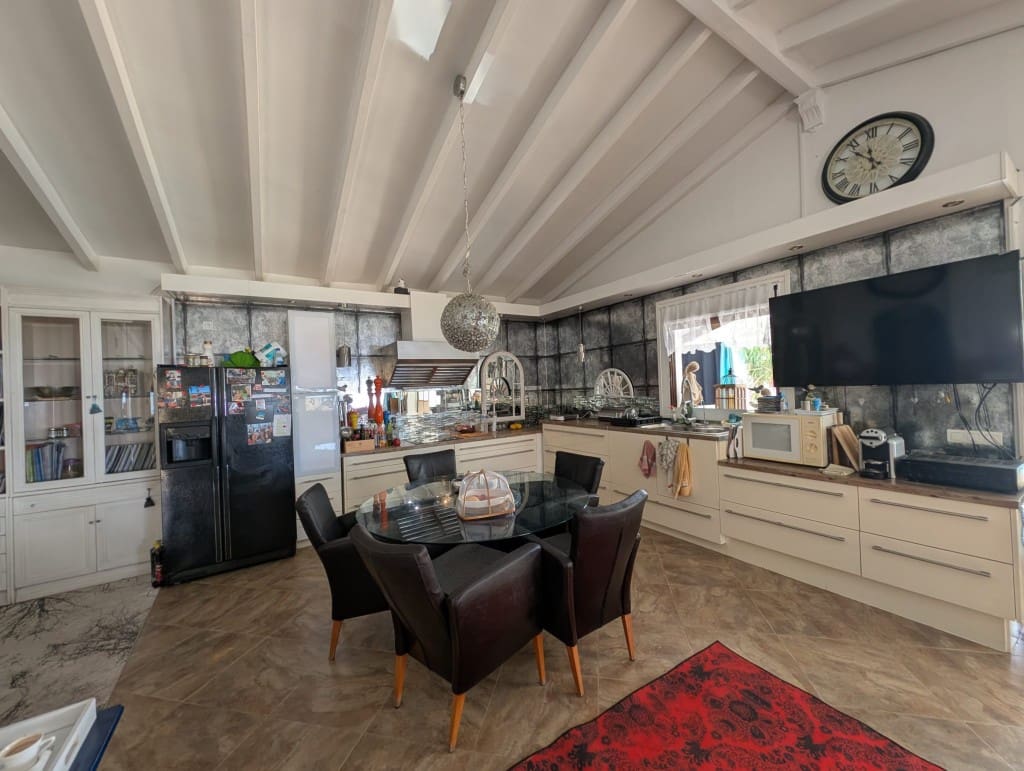 3 soveværelse Finca/Landehus til salg i Arenas med swimmingpool - € 439.000 (Ref: 7784894)