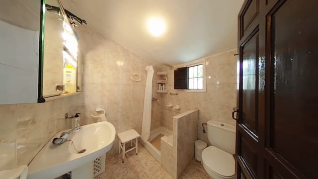 5 makuuhuone Omakotitalo myytävänä paikassa Arenas - 170 000 € (Ref: 7936109)