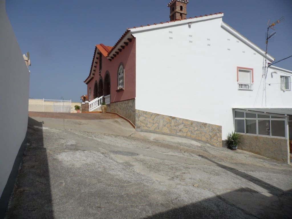 8 soveværelse Villa til salg i Los Romanes med swimmingpool - € 349.000 (Ref: 8103036)