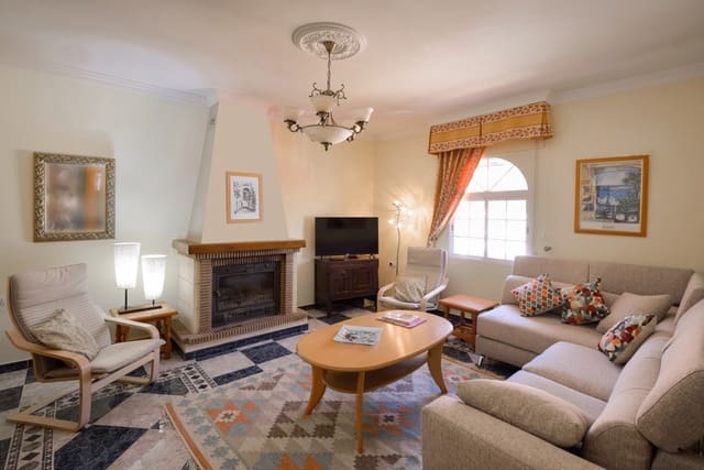 8 soveværelse Villa til salg i Los Romanes, Viñuela med swimmingpool - € 349.000 (Ref: 8103036)