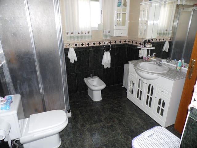 8 soveværelse Villa til salg i Los Romanes, Viñuela med swimmingpool - € 349.000 (Ref: 8103036)