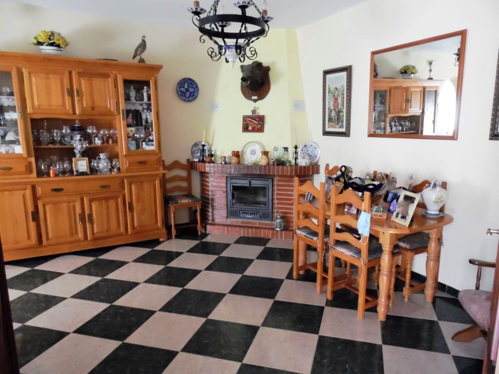 5 soveværelse Finca/Landehus til salg i Canillas de Aceituno med swimmingpool garage - € 360.000 (Ref: 8362250)