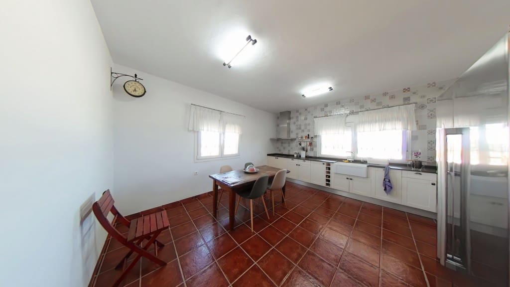 4 sypialnia Finka/Dom wiejski na sprzedaż w Almayate z garażem - 598 000 € (Ref: 8383020)