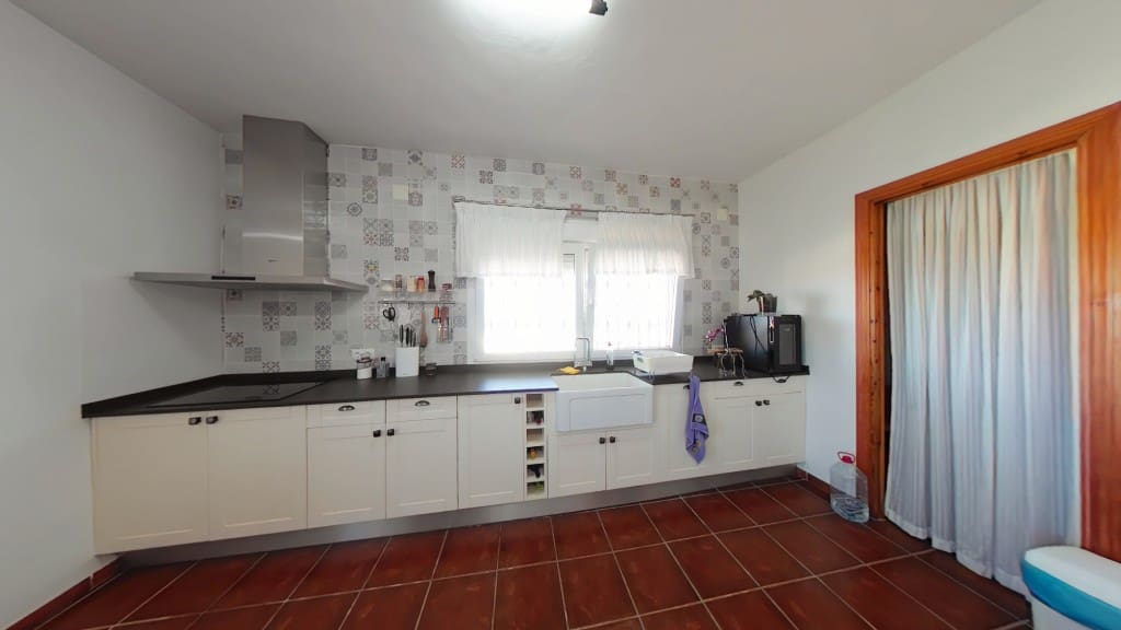 4 sypialnia Finka/Dom wiejski na sprzedaż w Almayate z garażem - 598 000 € (Ref: 8383020)