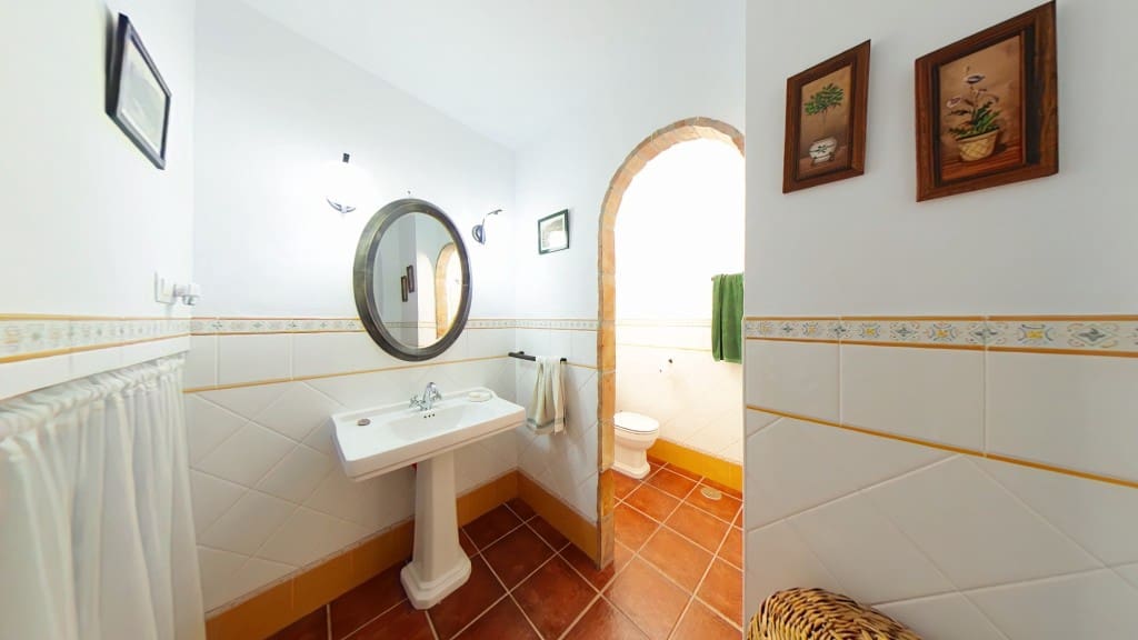 4 sypialnia Finka/Dom wiejski na sprzedaż w Almayate z garażem - 598 000 € (Ref: 8383020)