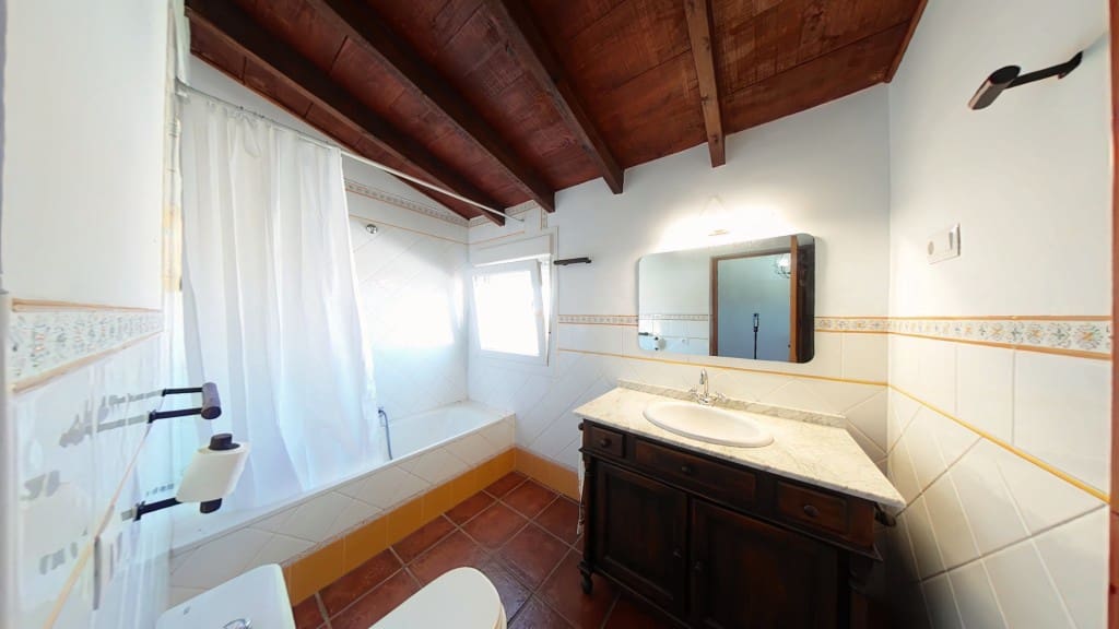 4 sypialnia Finka/Dom wiejski na sprzedaż w Almayate z garażem - 598 000 € (Ref: 8383020)
