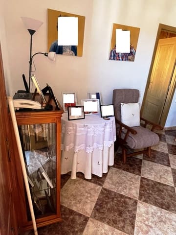 4 slaapkamer Villa te koop in Vélez-Málaga - € 215.000 (Ref: 8440276)