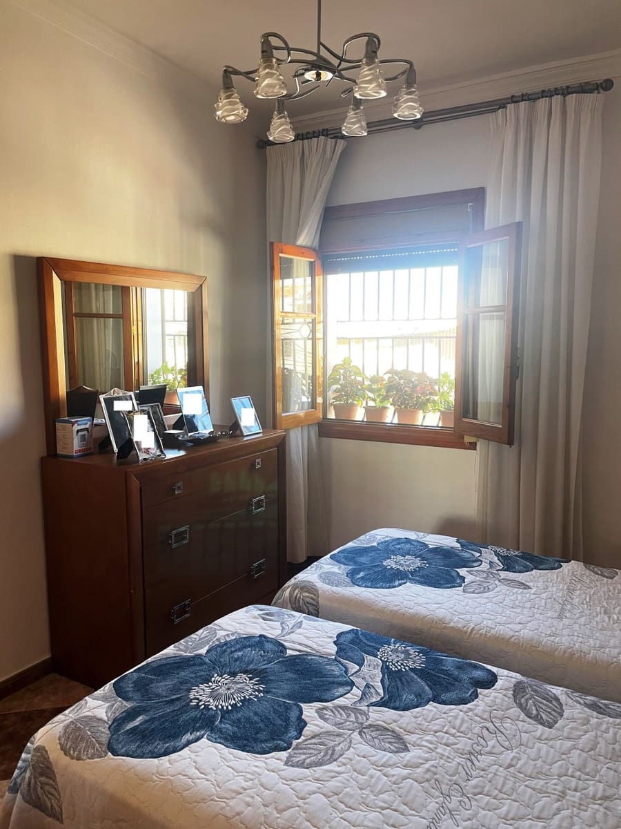 4 sypialnia Willa na sprzedaż w Velez-Malaga - 215 000 € (Ref: 8440276)