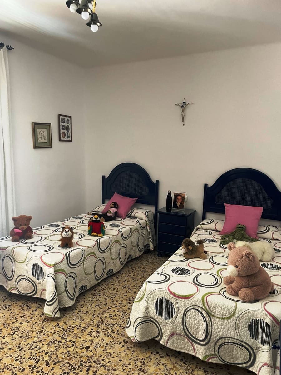 4 sypialnia Willa na sprzedaż w Velez-Malaga - 215 000 € (Ref: 8440276)