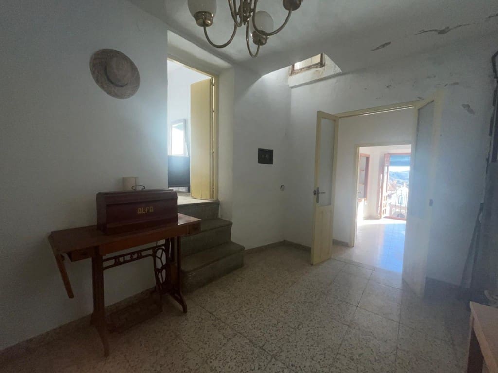 7 soveværelse Byhus til salg i Competa - € 210.000 (Ref: 8546784)