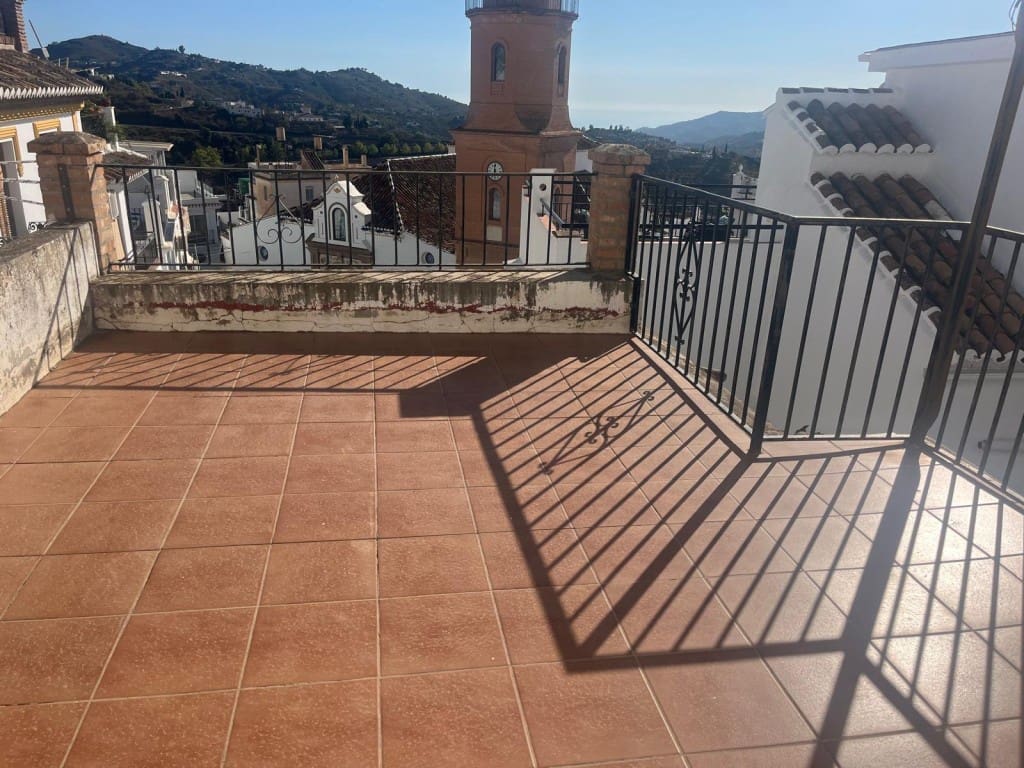 7 soveværelse Byhus til salg i Competa - € 210.000 (Ref: 8546784)