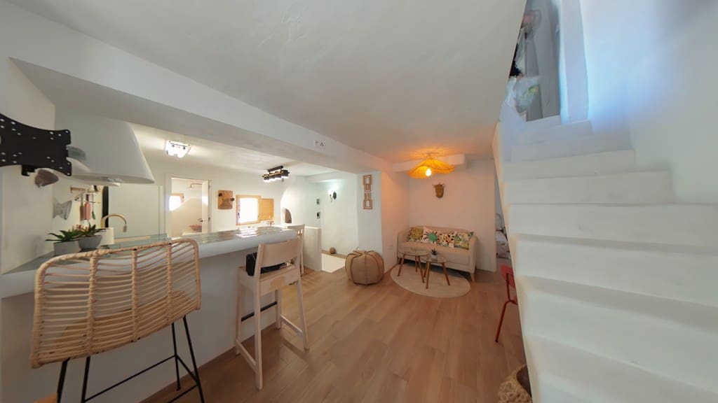 4 soveværelse Byhus til salg i Salares - € 170.000 (Ref: 8681979)