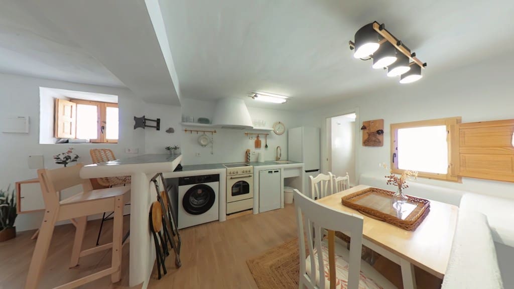 4 soveværelse Byhus til salg i Salares - € 170.000 (Ref: 8681979)