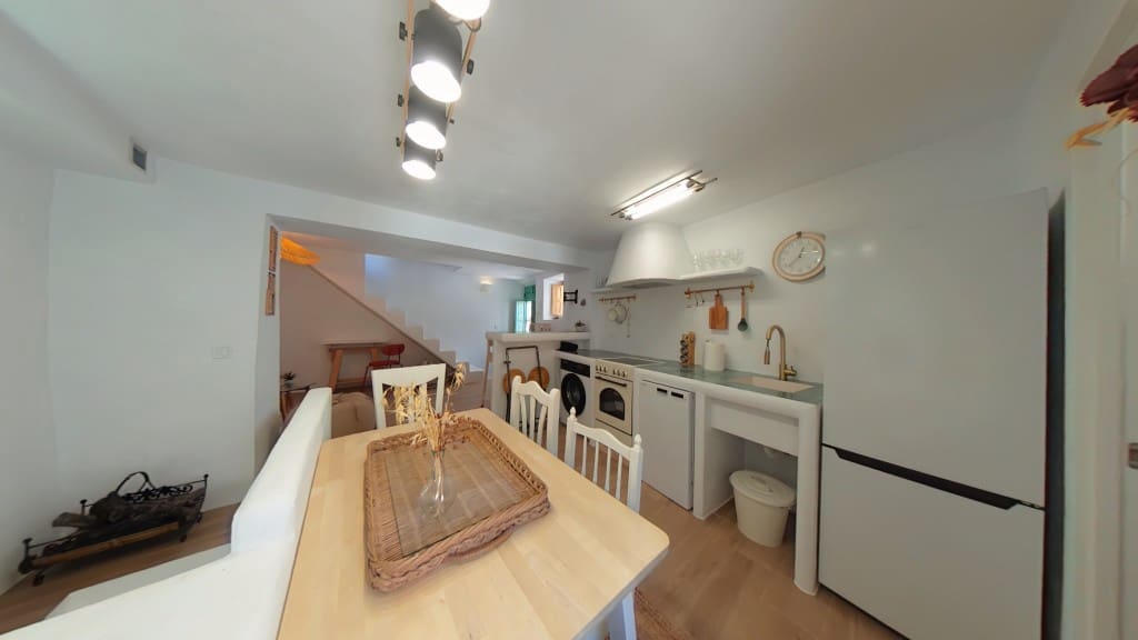 4 soveværelse Byhus til salg i Salares - € 170.000 (Ref: 8681979)