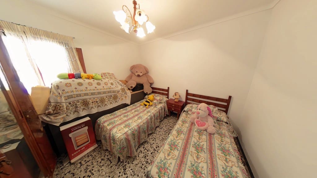 6 bedroom Townhouse for sale in Algarrobo - € 255,000 (Ref: 9016782)