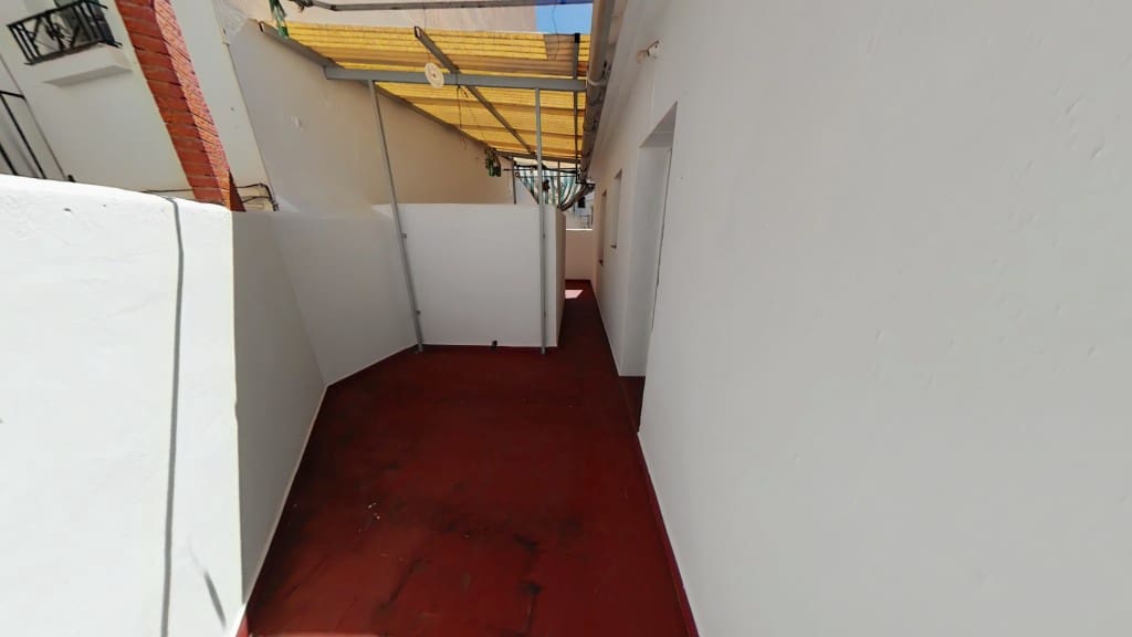 6 bedroom Townhouse for sale in Algarrobo - € 255,000 (Ref: 9016782)