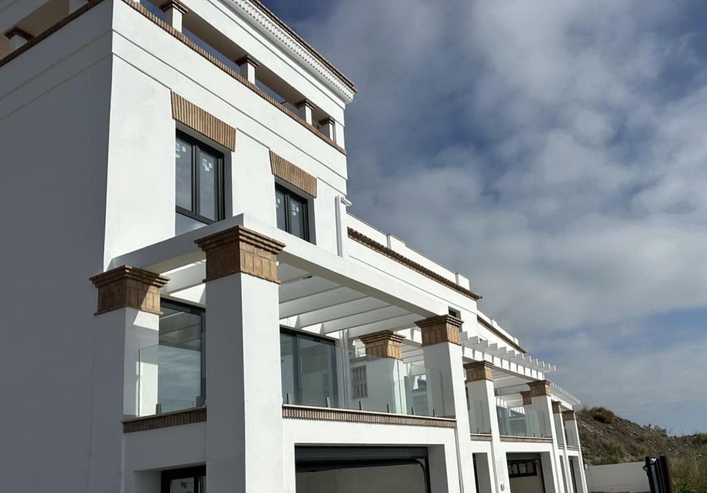 2 soverom Hus til salgs i Torrox-Costa med svømmebasseng garasje - € 318 000 (Ref: 9037682)