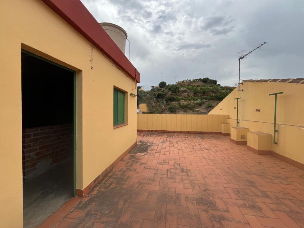 3 bedroom Villa for sale in Algarrobo with garage - € 265,000 (Ref: 9096011)