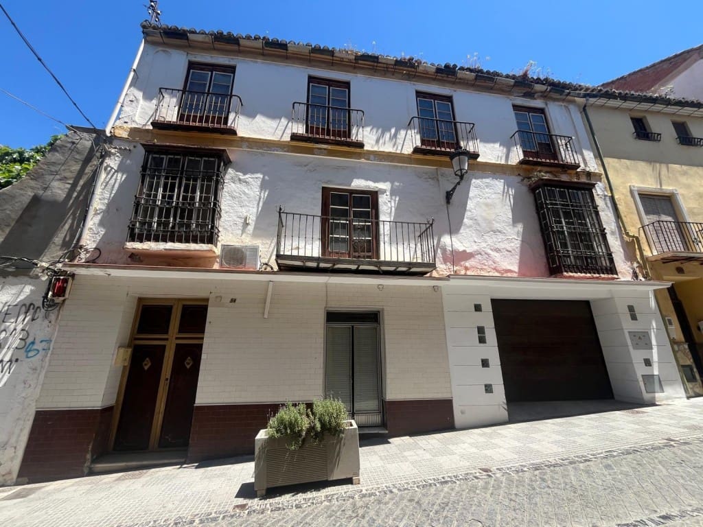 Villa for sale in Velez-Malaga - € 189,000 (Ref: 9153699)