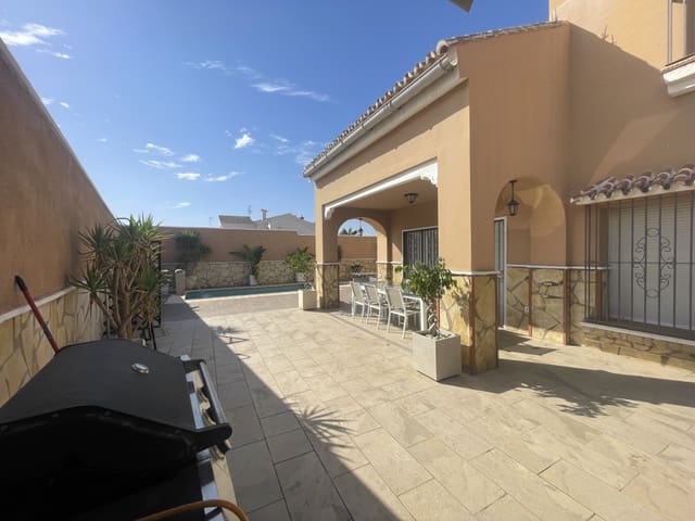 4 soveværelse Villa til salg i Vélez-Málaga med swimmingpool - € 650.000 (Ref: 9160854)